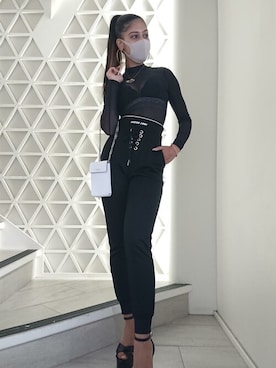 「シースルー」｜「アイテム（その他トップス）」を使った、GUESS JAPANさん（レディース・165cm）の秋コーディネート