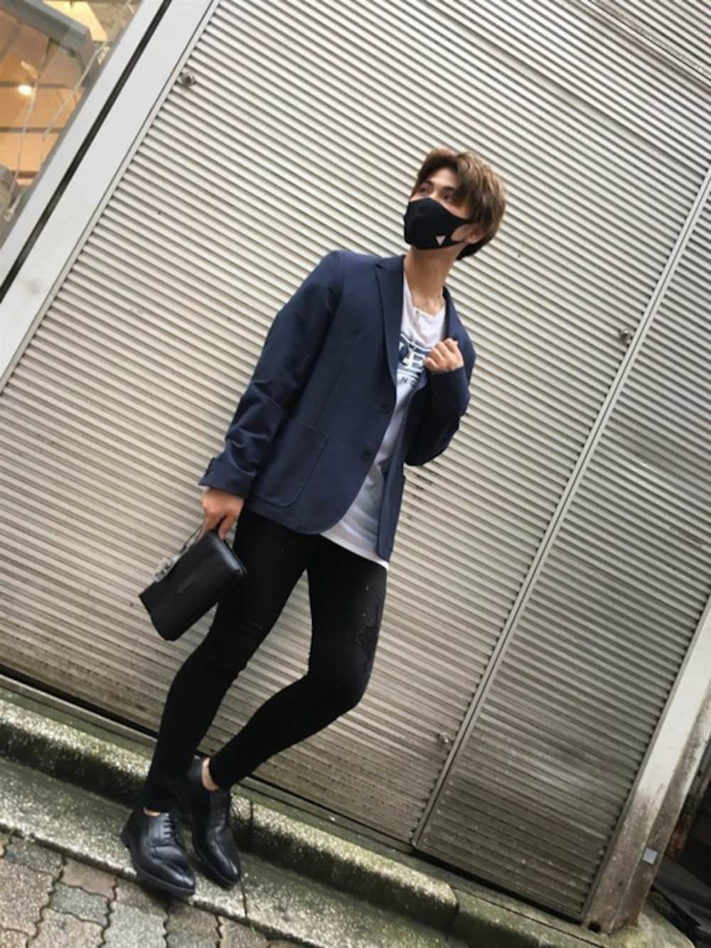 「デニム、ネイビー、ブレザー、フォーマル、カジュアルミックス、黒スキニー、guess、ゲス、テイラードジャケット、Guess Jeans 」｜「GuessのTyron Slim-Fit Blazer（テーラードジャケット、ブルー系）」を使った、GUESS JAPANさん（メンズ・175cm）の秋コーディネートの1枚目の写真