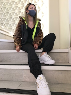 「ショート丈トップス」｜「アイテム（その他アウター）」を使った、GUESS JAPANさん（レディース・158cm）の秋コーディネート