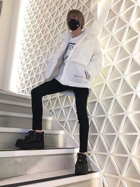 「黒スキニー」｜「アイテム（その他アウター）」を使った、GUESS JAPANさん（メンズ・173cm）の冬コーディネート