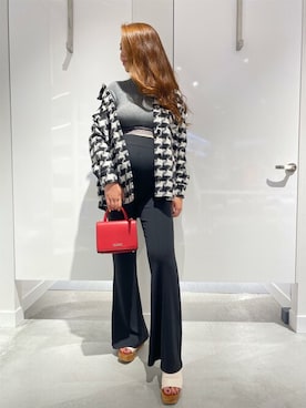 「ショート丈トップス」｜「アイテム（その他アウター）」を使った、GUESS JAPANさん（レディース・171cm）の秋コーディネート