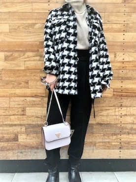 「Guess（ゲス）のアイテム（その他アウター）」を使った、GUESS JAPANさん（レディース・160cm）の冬コーディネート