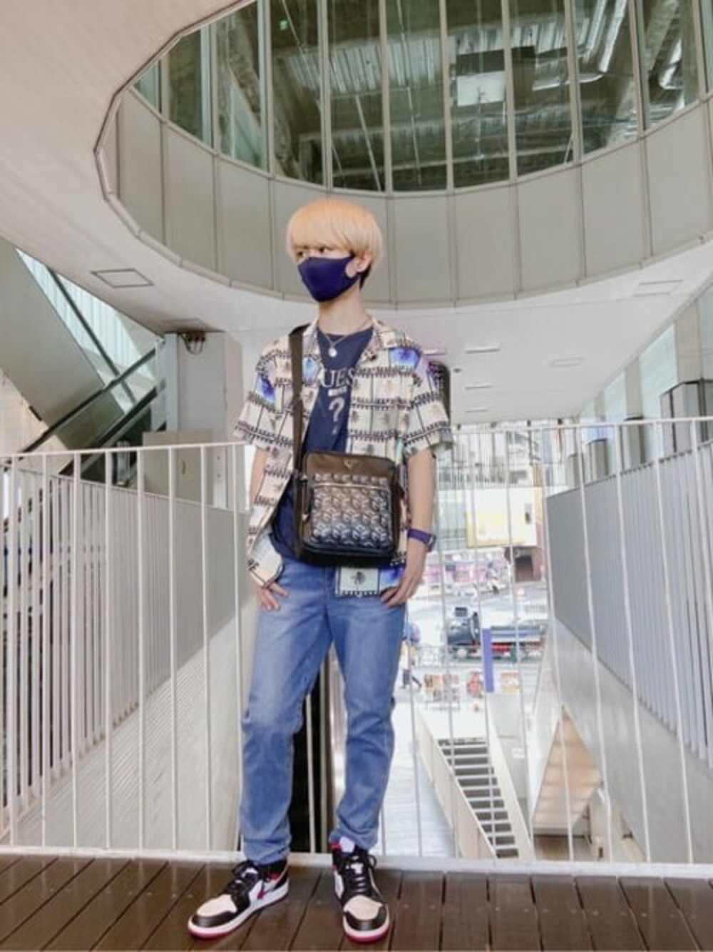 「Tシャツ、シャツスタイル、skinny、guess、女子ウケ、Guess Jeans 」｜「GuessのLogo Tee（Tシャツ/カットソー、ブルー系）」を使った、GUESS JAPANさん（メンズ・174cm）の夏コーディネートの1枚目の写真