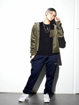 「Guess（ゲス）のアイテム（スウェットパンツ）」を使った、GUESS JAPANさん（メンズ・175cm）の秋コーディネート