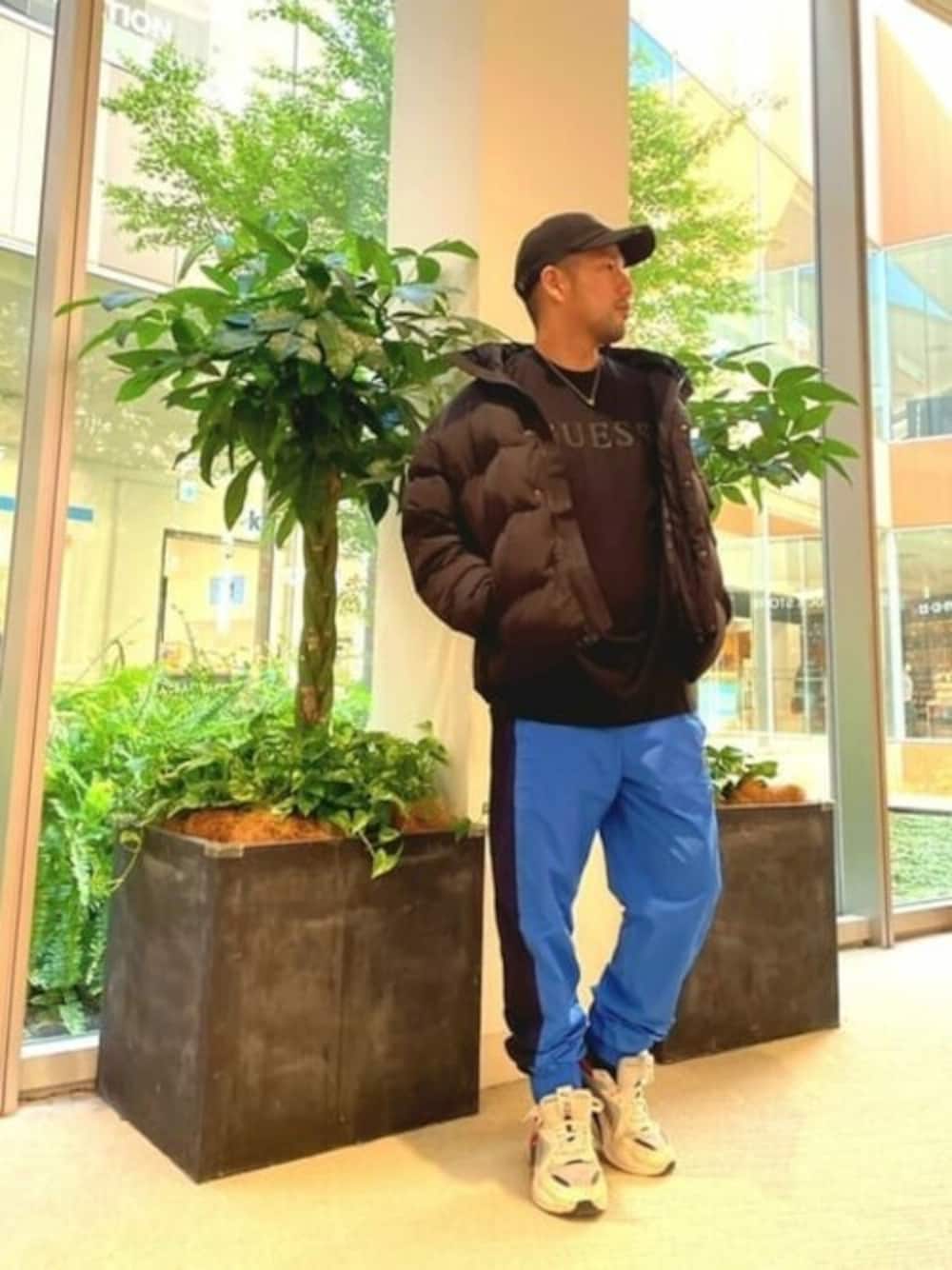 「GuessのUnisex Down Jacket（ダウンジャケット/コート、ブラック系）」を使った、GUESS JAPANさん（レディース・160cm）の秋コーディネートの1枚目の写真