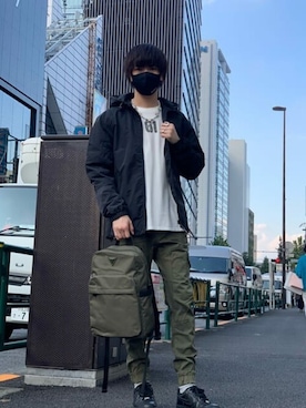 「Guess（ゲス）のアイテム（ナイロンジャケット）」を使った、GUESS JAPANさん（メンズ・178cm）の秋コーディネート