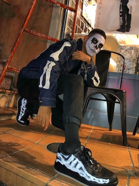 「sneakers」｜「アイテム（デニムジャケット）」を使った、"nicholas"さん（メンズ・187cm）の秋コーディネート