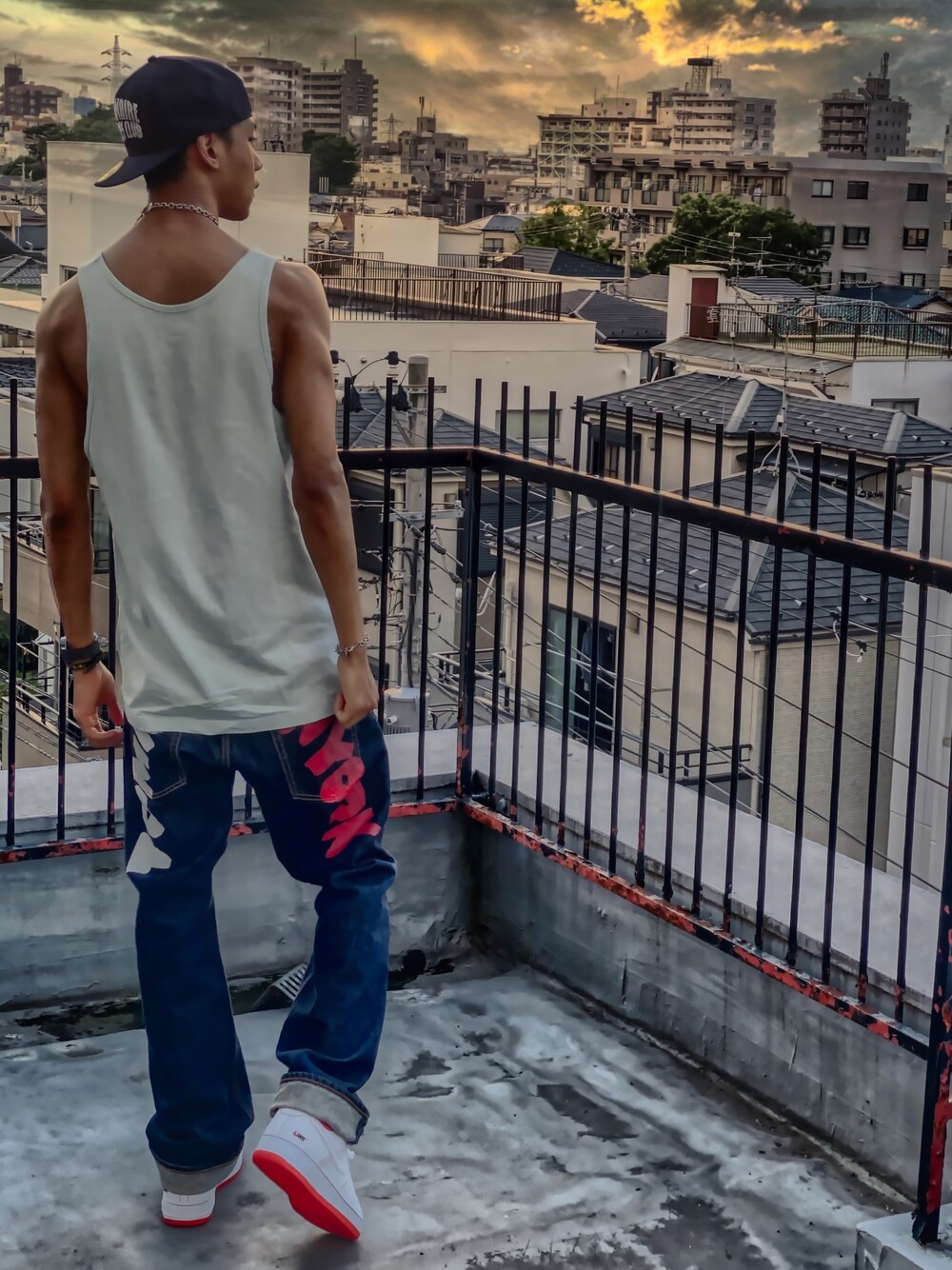 Supreme のタンクトップ（ブルー系）を使った人気ファッション