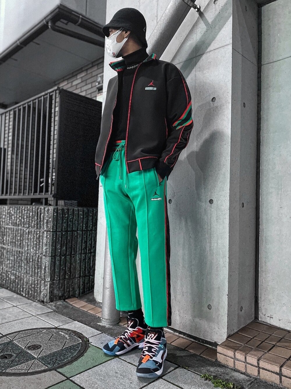 FACETASMのノーカラージャケットを使った人気ファッション