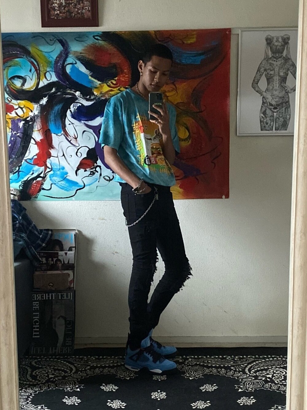 「Tシャツ、夏コーデ、ロゴT、今日のコーデ、シンプルコーデ、ストリート、プリントT、スニーカー、NIKE、デニム」｜「NIKEのアイテム（スニーカー、ブルー系）」を使った、"nicholas"さん（メンズ・187cm）の夏コーディネートの1枚目の写真