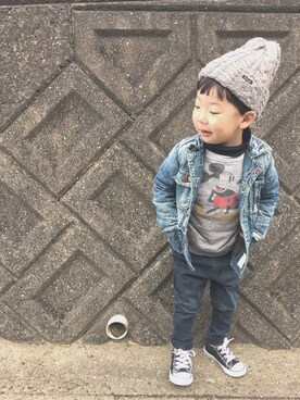 「DENIM DUNGAREE（デニムダンガリー）のアイテム（ニットキャップ/ビーニー、グレー系）」を使った、YAMORIさん（キッズ）の春コーディネート