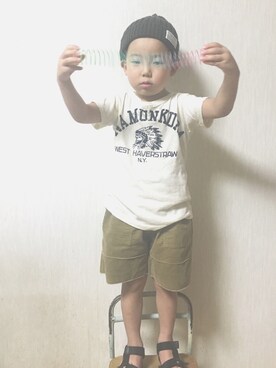 「DENIM DUNGAREE（デニムダンガリー）のアイテム（Tシャツ/カットソー、ホワイト系）」を使った、YAMORIさん（キッズ）の夏コーディネート