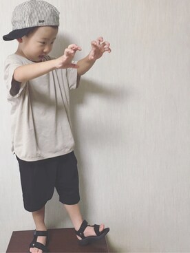 「FITH（フィス）のアイテム（キャップ、ブラック系）」を使った、YAMORIさん（キッズ）の夏コーディネート
