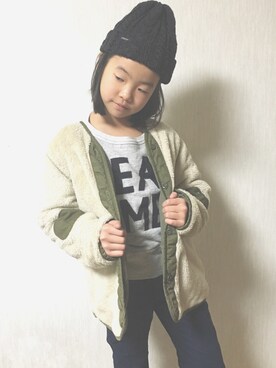 「DENIM DUNGAREE（デニムダンガリー）のアイテム（ニットキャップ/ビーニー、ブラック系）」を使った、YAMORIさん（キッズ）の冬コーディネート