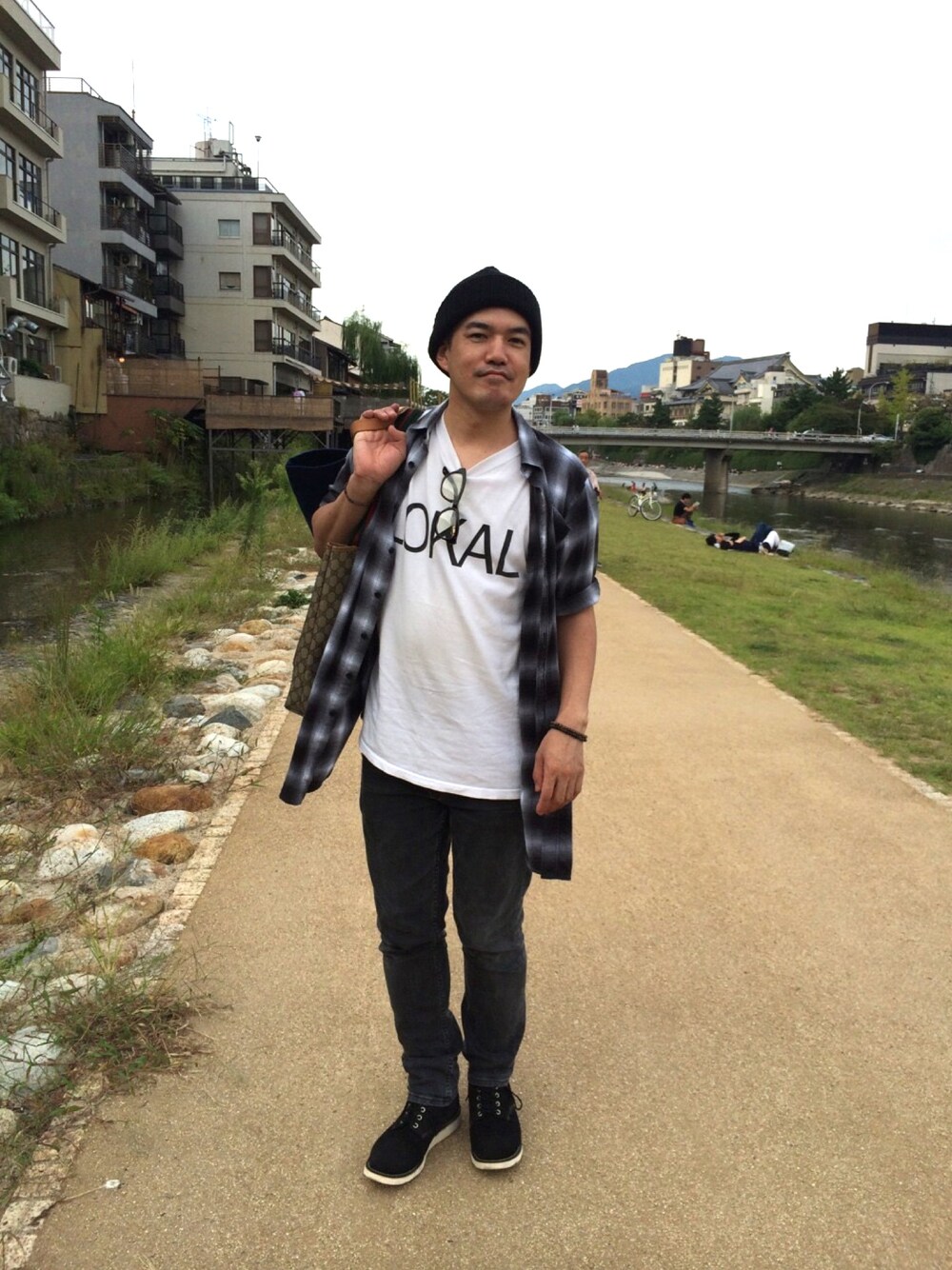 「お洒落さんとつながりたい、春コーデ、HARE、Tシャツ、シンプル、レッドウィング、チェックシャツ、GDC」｜「no brandのアイテム（ニットキャップ/ビーニー、ブラック系）」を使った、takeさん（メンズ・175cm）の春コーディネートの1枚目の写真