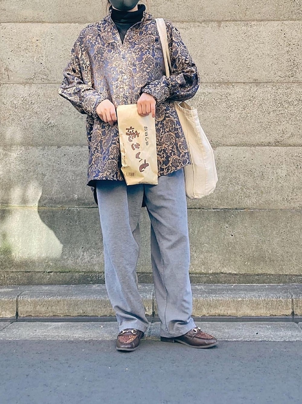「アラベスク柄、大人カジュアル、オトナ女子、休日スタイル、ブルー、おちびさん、低身長、148cm」｜「select MOCAの2020 A/W アラベスクバンドカラーシャツ/スタンドカラーチャイナデザイン柄シャツ/セットアップシャツ（シャツ/ブラウス、ブルー系）」を使った、kicchanさん（レディース・148cm）の冬コーディネートの1枚目の写真
