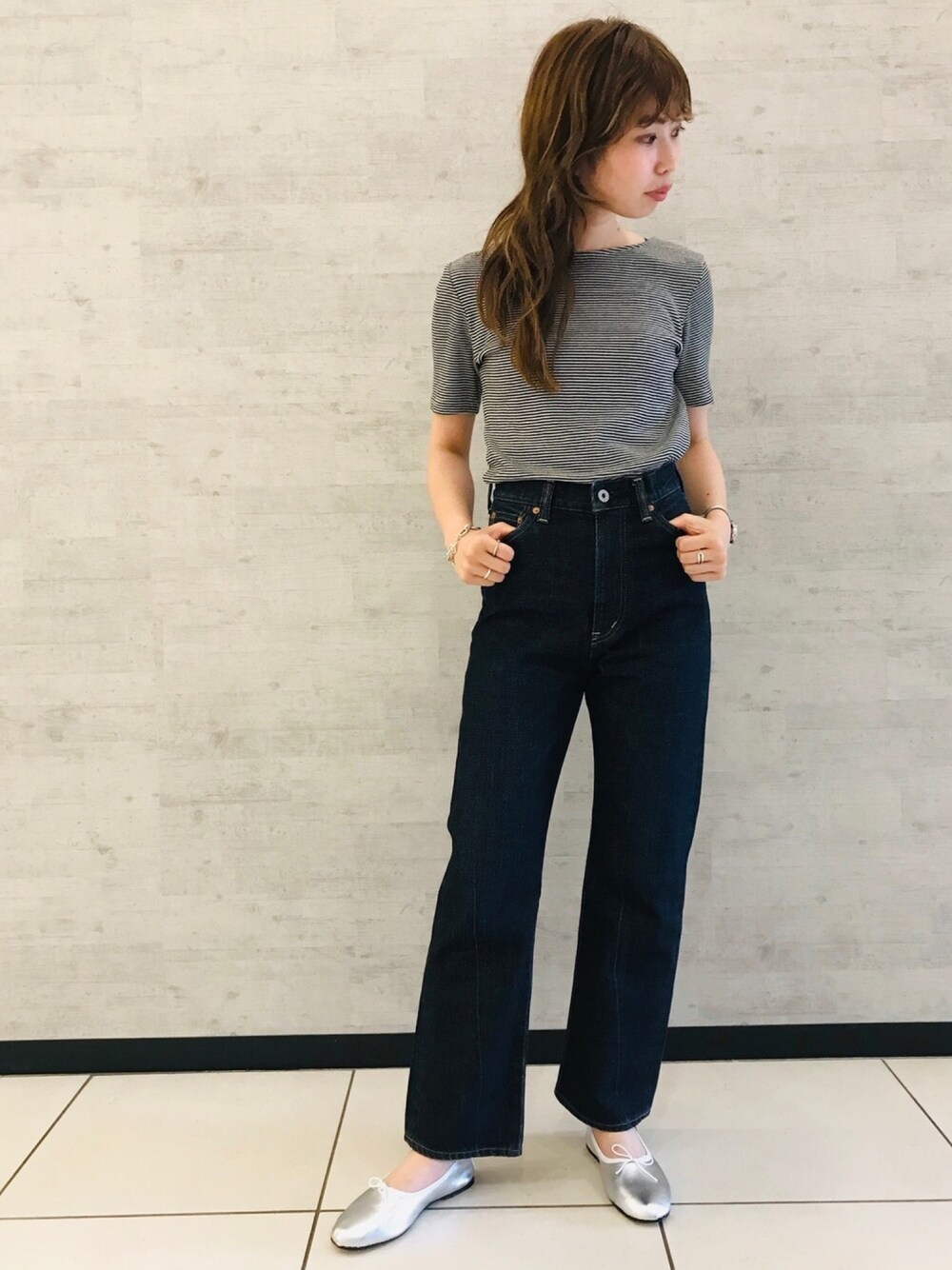 「夏のボーダーフェス、ボーダー、ボーダーTシャツ、シンプルコーデ、オトナカジュアル、デニム、ジョンブル、ジョンブル　プライベート　ラボ(Johnbull Private labo)、johnbull、Johnbull Private labo」｜「SPELTAのアイテム（バレエシューズ、シルバー系）」を使った、りりこさん（レディース・155cm）の夏コーディネートの1枚目の写真