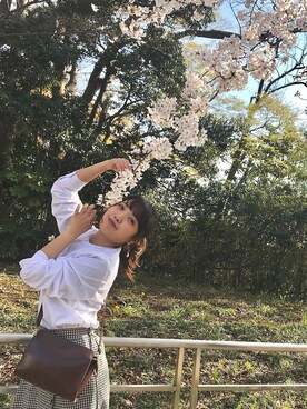 「Qoo10のアイテム（スカート、ホワイト系）」を使った、🐻mana🐻さんの春コーディネート