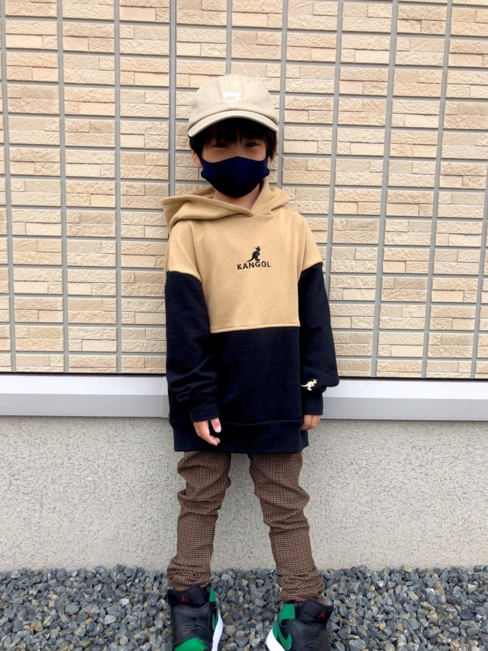 「カンゴール、エアジョーダン1、ディッキーズ、6歳、休日コーデ、秋コーデ、パーカー、チェックパンツ」｜「KANGOLのアイテム（パーカー、ベージュ系）」を使った、aito0821さん（キッズ・110cm）の秋コーディネートの1枚目の写真