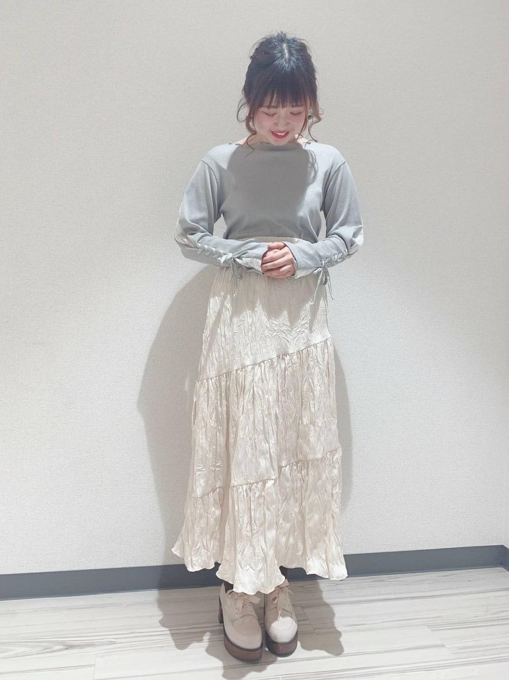 「レース、レースアップ、ミント、春、MAJESTIC LEGON、透け、マジェスティックレゴン、くしゅくしゅ」｜「MAJESTIC LEGONのウッドヒールレースアップシューズ（その他シューズ、ホワイト系）」を使った、マジェスティックレゴンアミュプラザ小倉店スタッフさん（レディース・158cm）の春コーディネートの1枚目の写真