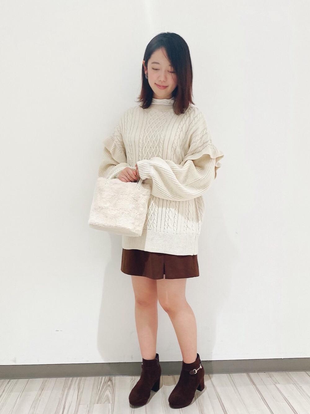 「ニット、MAJESTIC LEGON、スカパン、マジェスティックレゴン、マジェ小倉」｜「MAJESTIC LEGONのサイドビットブーツ（ブーツ、ブラウン系）」を使った、マジェスティックレゴンアミュプラザ小倉店スタッフさん（レディース・154cm）の冬コーディネートの1枚目の写真