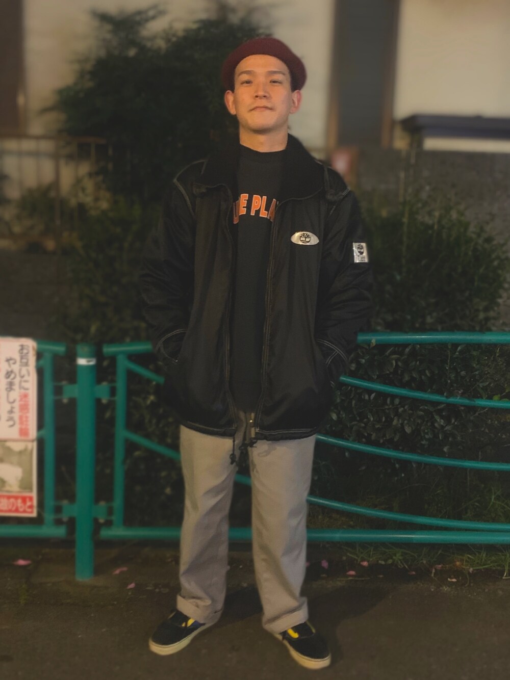 「古着、ティンバーランド、Timberland、ディッキーズ(Dickies)、VANS、オールドスクール、oldskool、スケータースタイル、ビーニー、銭湯」｜「no brandのアイテム（ニットキャップ/ビーニー、レッド系）」を使った、Kosukeさん（メンズ・168cm）の冬コーディネートの1枚目の写真