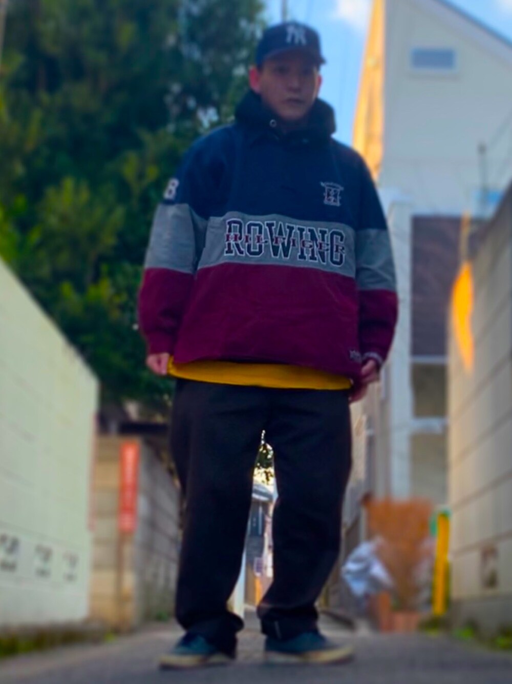 「ラガーシャツ、トミーヒルフィガー、TOMMY HILFIGER、黄色、サシイロイエロー、ディッキーズ(Dickies)、NIKE、ストリート、スケータースタイル、古着」｜「TOMMY HILFIGERのアイテム（トップス、パープル系）」を使った、Kosukeさん（メンズ・168cm）の冬コーディネートの1枚目の写真