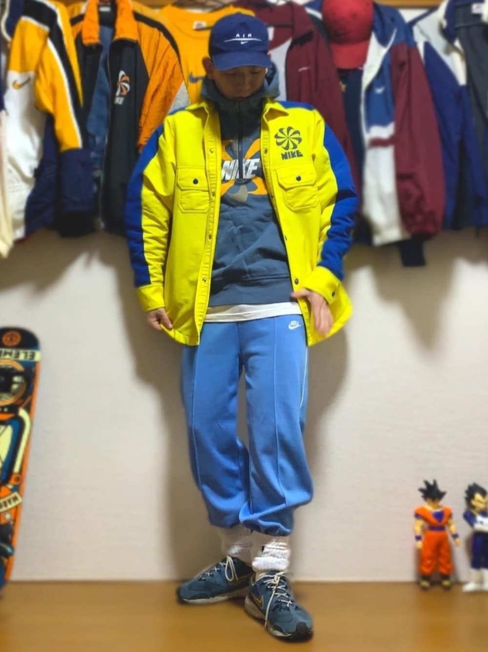 「スニーカー、ストリート、古着、風車、風車ナイキ、ブルー、キヤップ、ナイキ、ジャージ、ソックスイン」｜「NIKEのアイテム（キャップ、ブルー系）」を使った、Kosukeさん（メンズ・168cm）の秋コーディネートの1枚目の写真