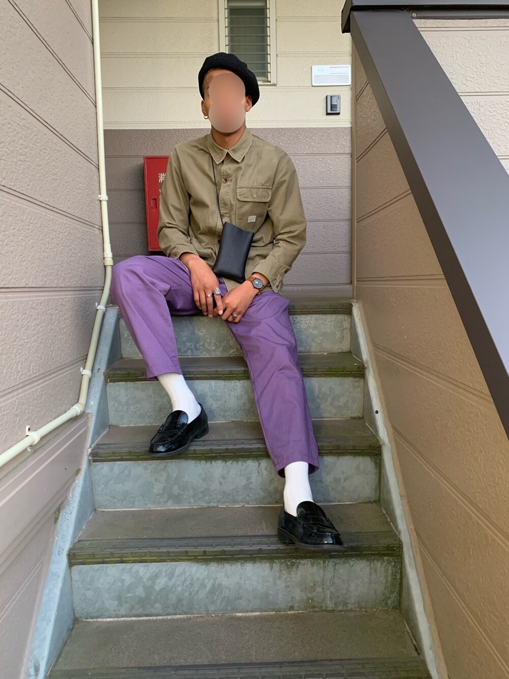 「GUのアイテム（その他パンツ、パープル系）」を使った、ピーナッツさん（メンズ・180cm）の春コーディネートの1枚目の写真