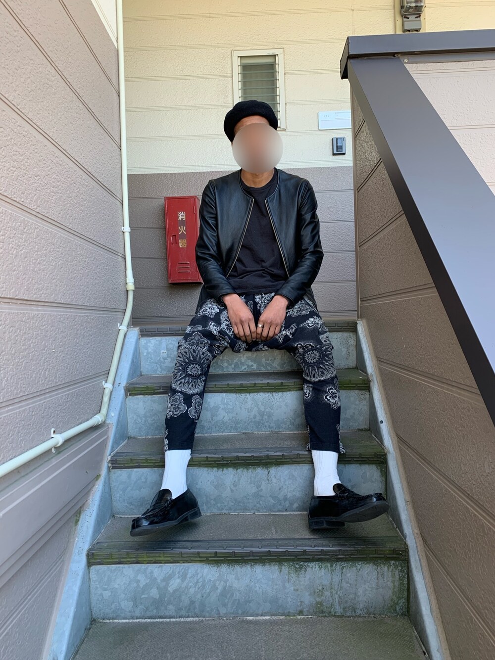 「BEAMSのアイテム（ローファー、ブラック系）」を使った、ピーナッツさん（メンズ・180cm）の春コーディネートの1枚目の写真