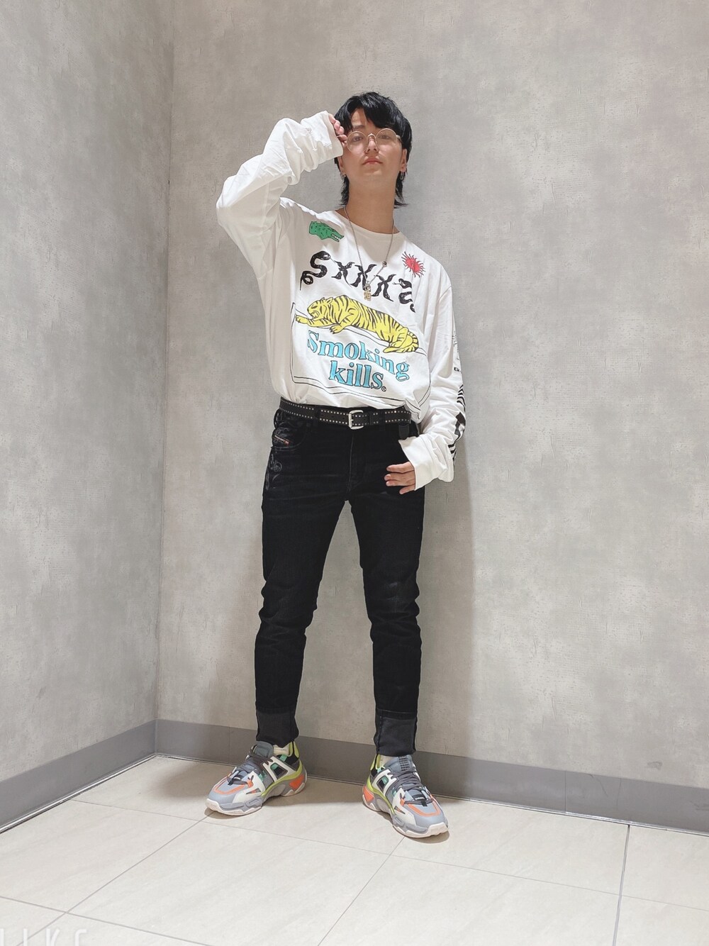 「Diesel、GR8、スニーカー、ストリート、GR8Diesel、Tシャツ、コーデュロイ、ロンT、FR2、smokingkills」｜「DIESELのアイテム（Tシャツ/カットソー、ホワイト系）」を使った、フジケン@DIESELさん（メンズ・175cm）の秋コーディネートの1枚目の写真