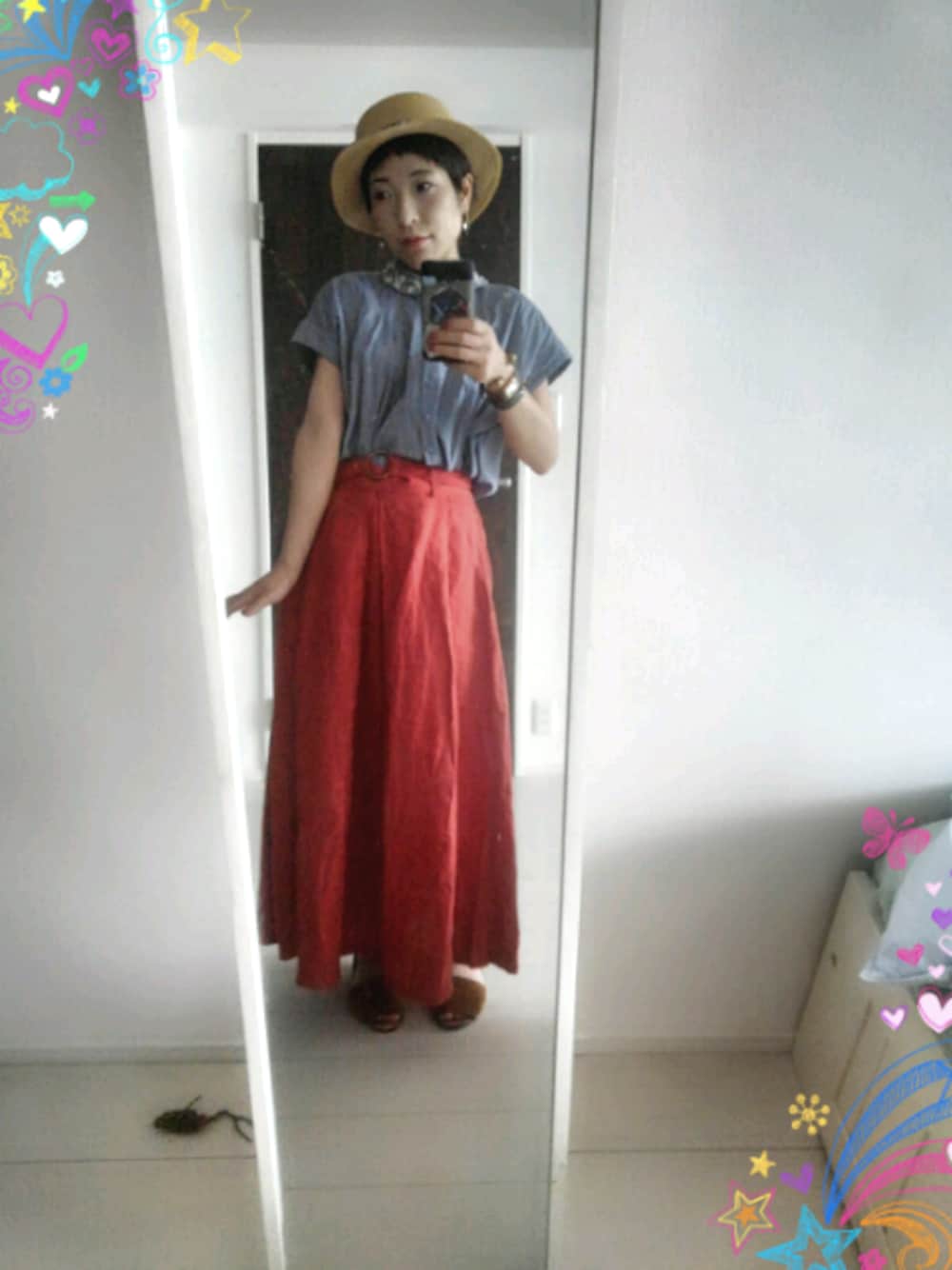 「シンプル、女子コーデ、おしゃれさんと繋がりたい、大人カジュアル、サンダル、朱色、タンガリーシャツ、夏コーデ、アクセサリー」｜「ZAMPAのアイテム（スカート、レッド系）」を使った、紫萌1987082306さん（レディース・156cm）の夏コーディネートの1枚目の写真