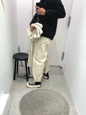 「JW Anderson（ジェイダブリューアンダーソン）のアイテム（スニーカー）」を使った、Tamaさん（メンズ・181cm）の秋コーディネート