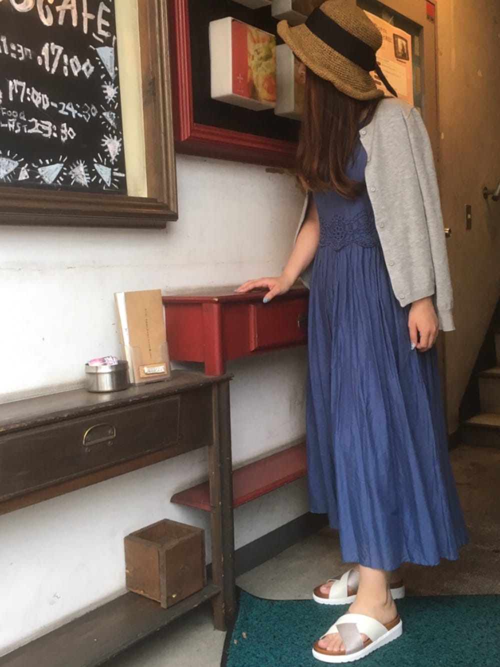 「AcureZ」｜「Mila Owenのラメニットカーディガン（カーディガン/ボレロ、ホワイト系）」を使った、まいまいさん（レディース・157cm）の夏コーディネートの1枚目の写真