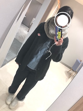 「UNIQLO（ユニクロ）のハイライズワイドストレートジーンズ（デニムパンツ）」を使った、しおりさん（レディース・173cm）の冬コーディネート