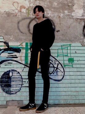 「ZARA（ザラ）のアイテム（デニムパンツ、ブラック系）」を使った、Hiro さん（メンズ・183cm）の秋コーディネート
