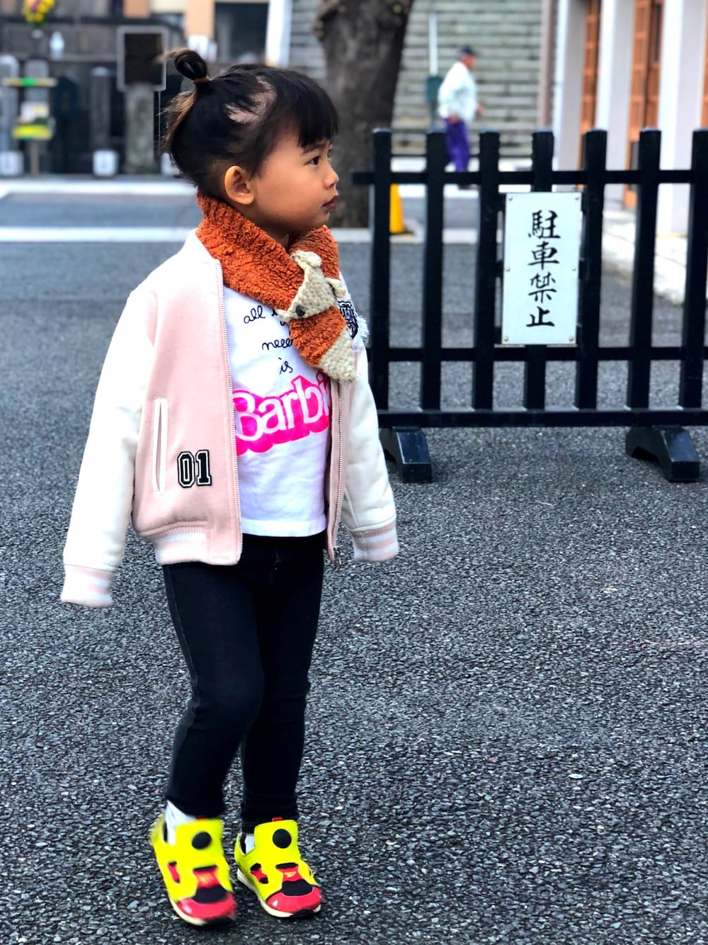 「スタジャン、リーボック(Reebok)、ポンプフューリー」｜「H&Mのアイテム（スタジャン、ピンク系）」を使った、oui2さん（キッズ・186cm）の春コーディネートの1枚目の写真