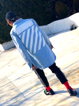 「off white」｜「アイテム（デニムジャケット）」を使った、あっけーさん（メンズ・169cm）の冬コーディネート