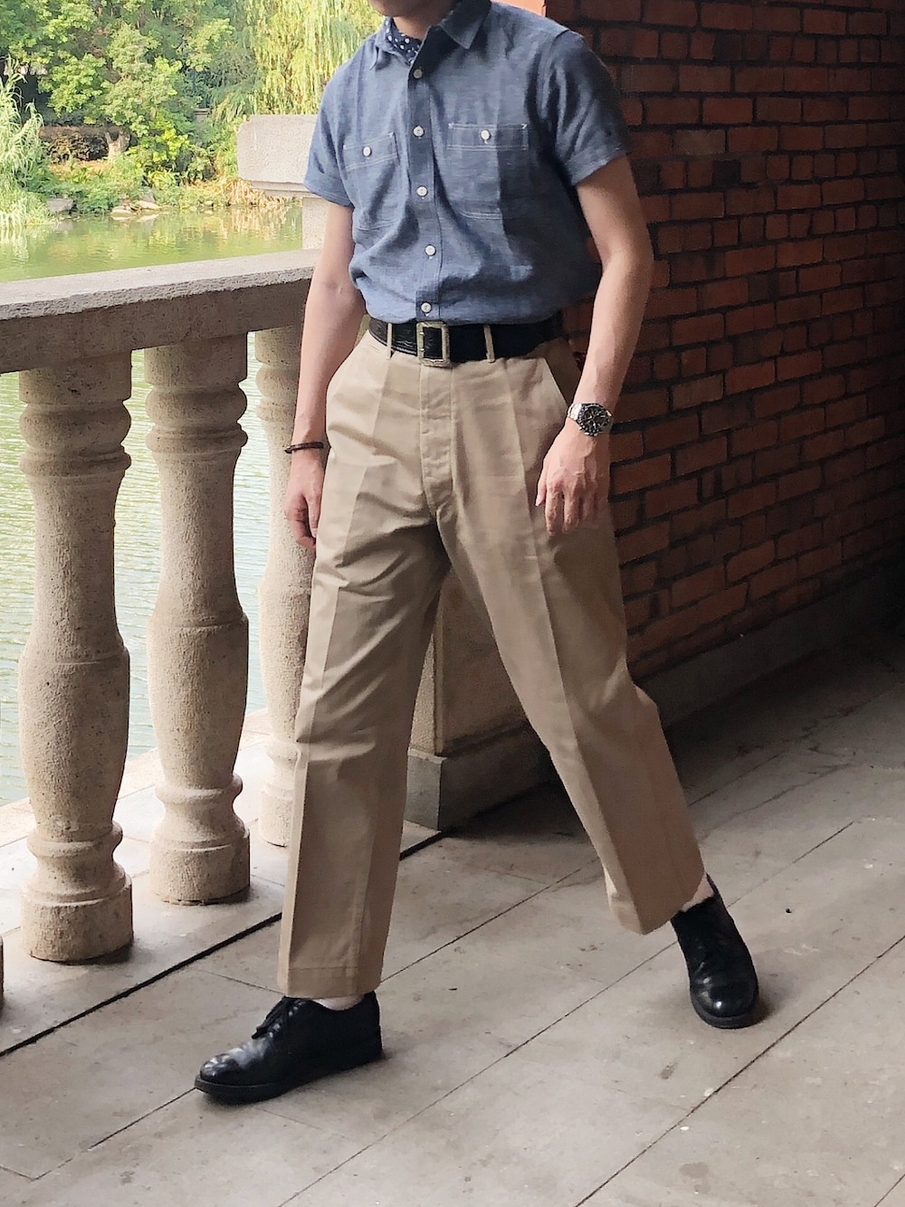 「At Last&Coのアイテム（チノパンツ、ベージュ系）」を使った、CoolKidsCantDieさん（メンズ・175cm）の夏コーディネートの1枚目の写真