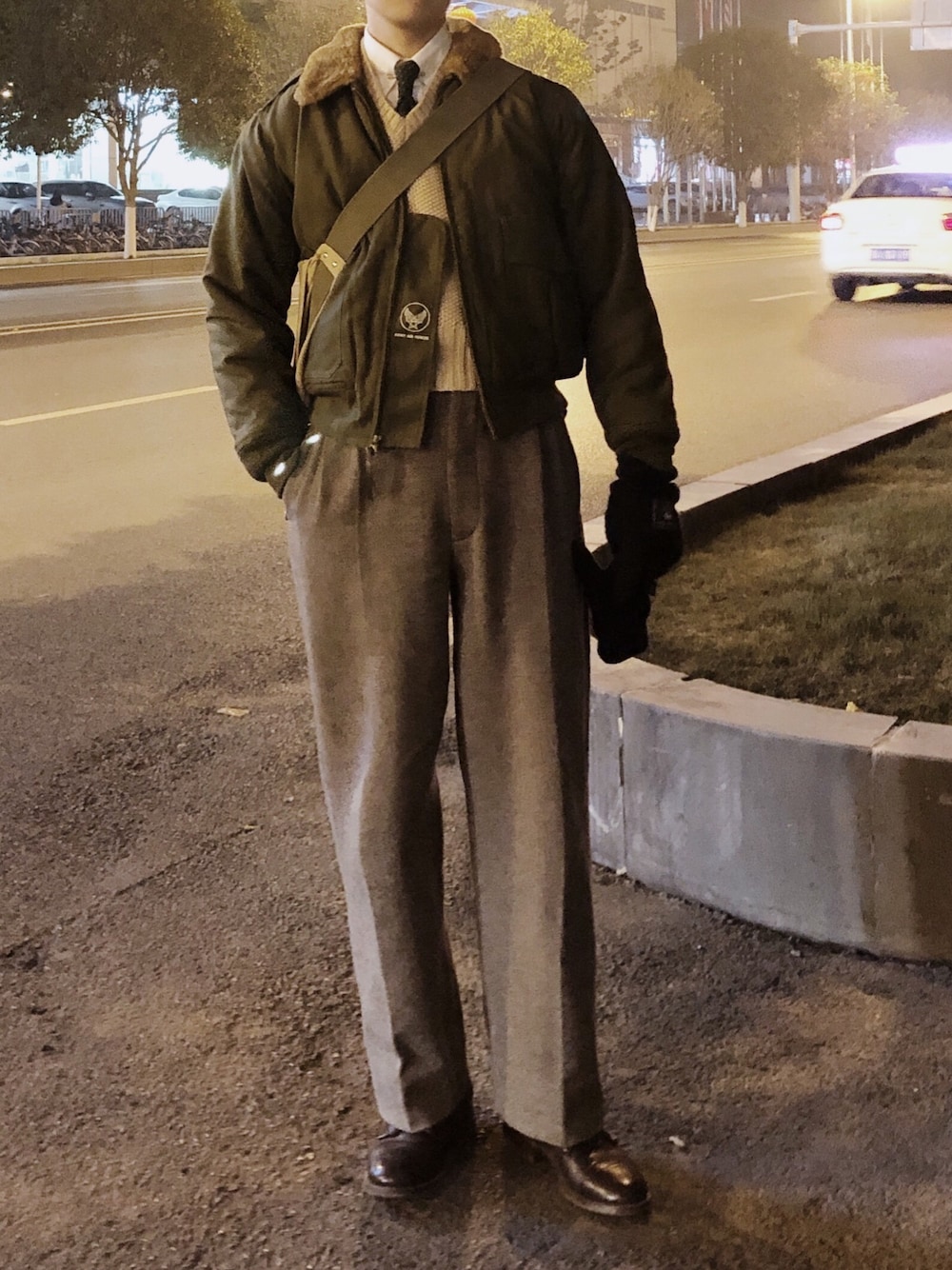 「At Last&Coのアイテム（その他パンツ、ベージュ系）」を使った、CoolKidsCantDieさん（メンズ・175cm）の冬コーディネートの1枚目の写真