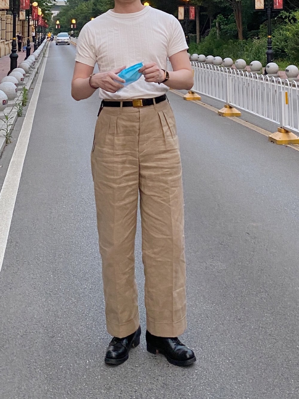 「At Last&Coのアイテム（チノパンツ、ベージュ系）」を使った、CoolKidsCantDieさん（メンズ・175cm）の春コーディネートの1枚目の写真