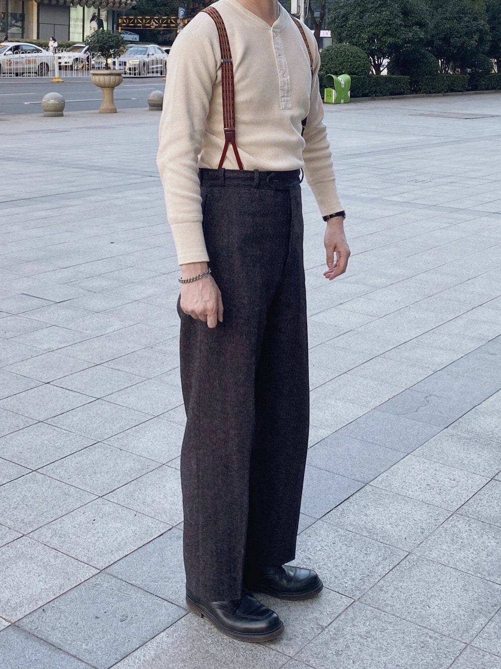 「At Last&Coのアイテム（チノパンツ、ブラック系）」を使った、CoolKidsCantDieさん（メンズ・175cm）の秋コーディネートの1枚目の写真