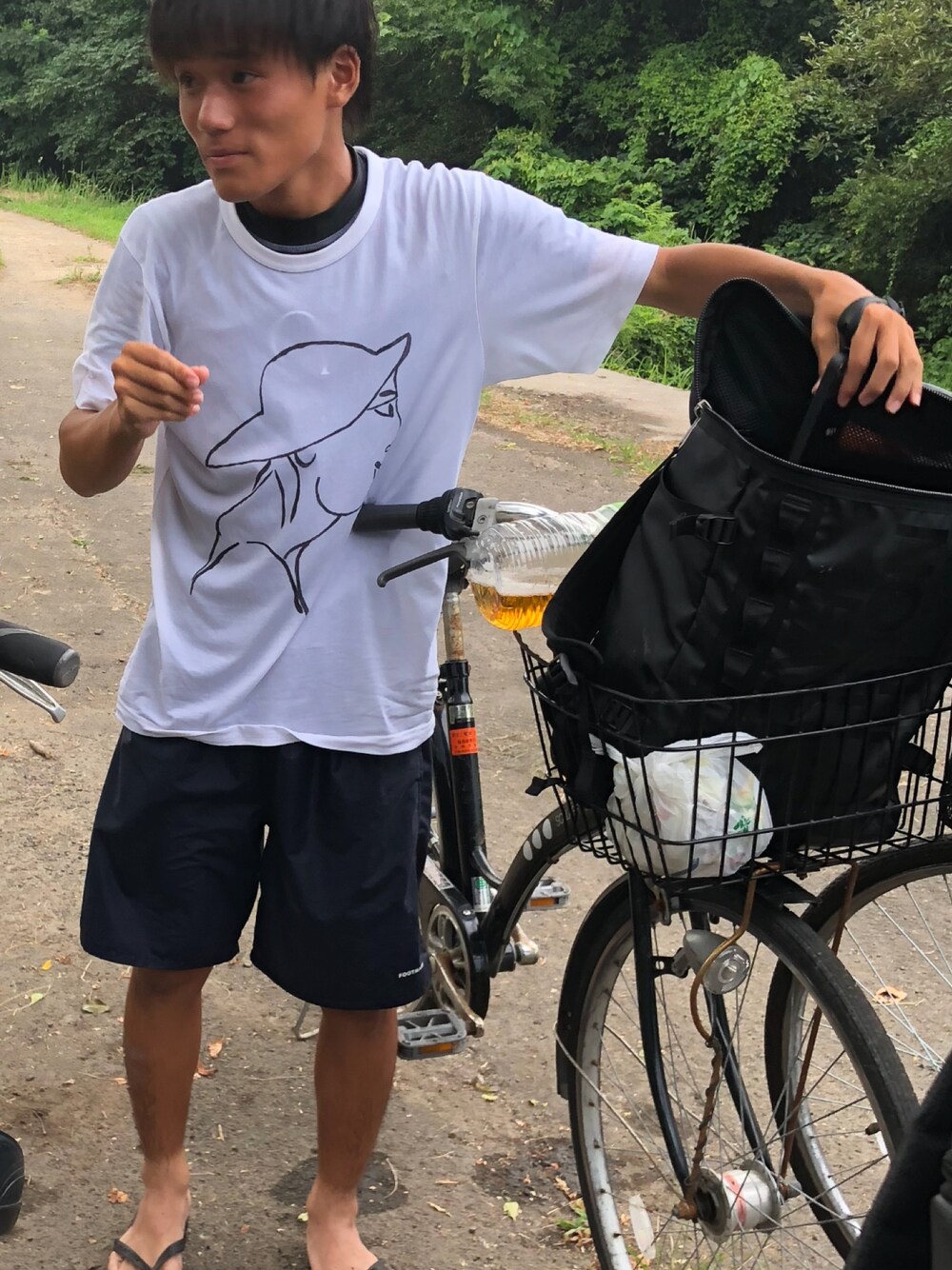 「UNIQLOのアイテム（Tシャツ/カットソー、ホワイト系）」を使った、SHIOTANIさん（メンズ・165cm）の夏コーディネートの1枚目の写真