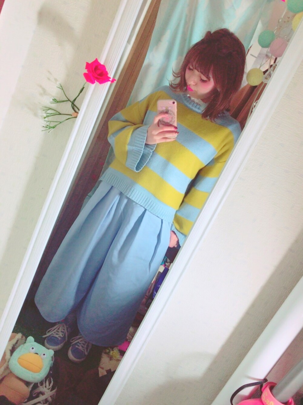 「水色、黄色、イエロー、ブルー、ムシューダ、ボーダー、ニット、ワイドパンツ、フリル、シースルー」｜「WEGOのアイテム（ヘアアクセサリー、ブルー系）」を使った、ゆっすぅ🐻さん（レディース・154cm）の冬コーディネートの1枚目の写真