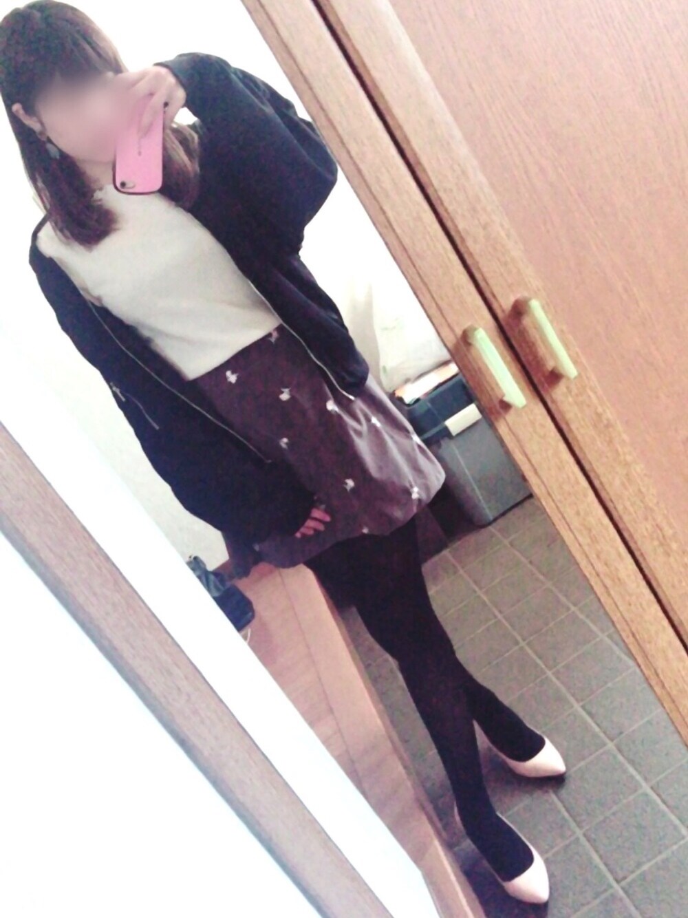 「one after another NICE CLAUPのレトロ調イヤリング（イヤリング、グリーン系）」を使った、r   さん（レディース・165cm）の春コーディネートの1枚目の写真