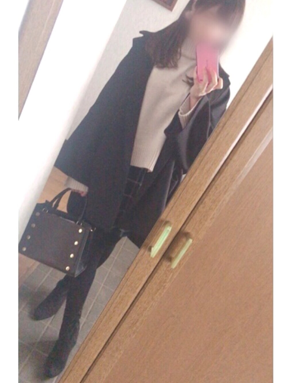 「JEANASISのウールBIGオーバーチェスター（ジャケット/アウター、ブラック系）」を使った、r   さん（レディース・165cm）の冬コーディネートの1枚目の写真