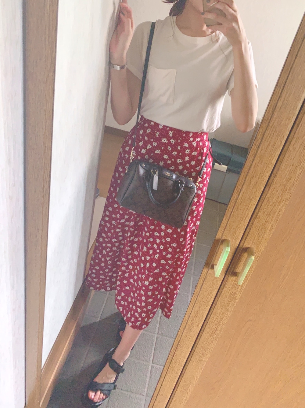 「LOWRYS FARMの２０カリフォルニアポケＴシャツ２　723105（Tシャツ/カットソー、ホワイト系）」を使った、r   さん（レディース・165cm）の秋コーディネートの1枚目の写真