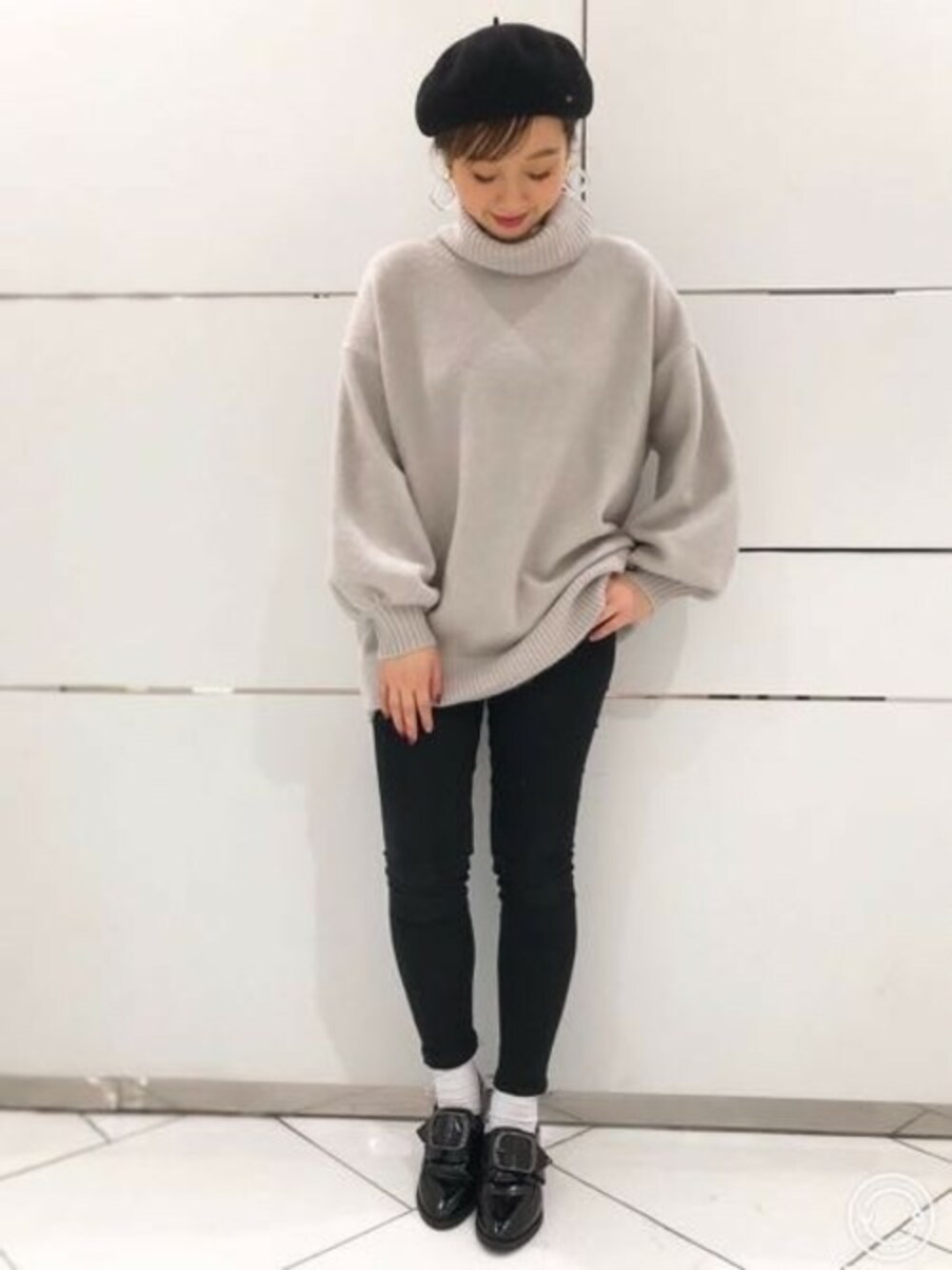 「JEANASiS、ゆるニット、ジーナシス、タートルネック、スキニーデニム、シンプルコーデ、オトナカジュアル」｜「JEANASISのストレッチBIGタートルプルオーバー/773805 （ニット/セーター、ベージュ系）」を使った、JEANASIS 和歌山ミオ店STAFFさん（レディース・160cm）の冬コーディネートの1枚目の写真
