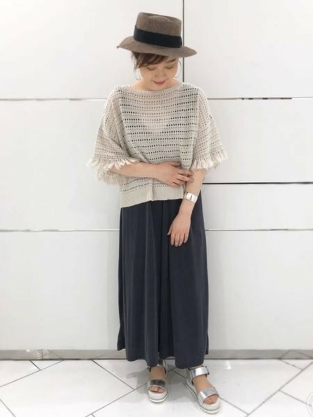 「サロペット、シルバー、JEANASiS、レイヤードスタイル、ジーナシス、フリンジ、hat、サンダル、サマーニット、カンカン帽」｜「JEANASISのフリンジニットプルオーバーSS/790599（ニット/セーター、ホワイト系）」を使った、JEANASIS 和歌山ミオ店STAFFさん（レディース・160cm）の春コーディネートの1枚目の写真