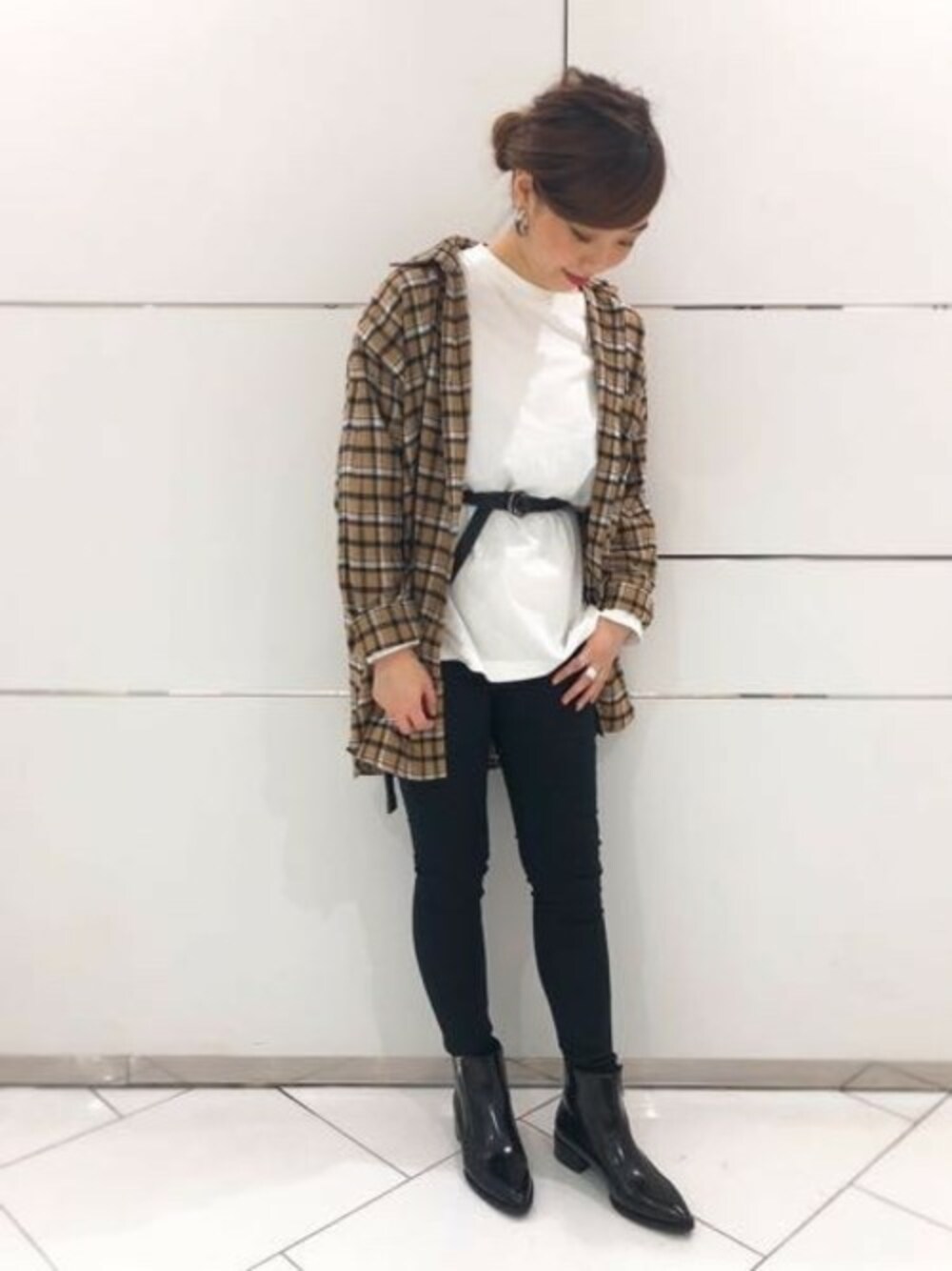 「チェック、ブーツ、カジュアル、ネルシャツ、秋のコーデ、JEANASiS、ジーナシス、ラフ、スキニーデニム」｜「JEANASISのチェックBIGシャツ/806927（シャツ/ブラウス、ベージュ系）」を使った、JEANASIS 和歌山ミオ店STAFFさん（レディース・160cm）の秋コーディネートの1枚目の写真